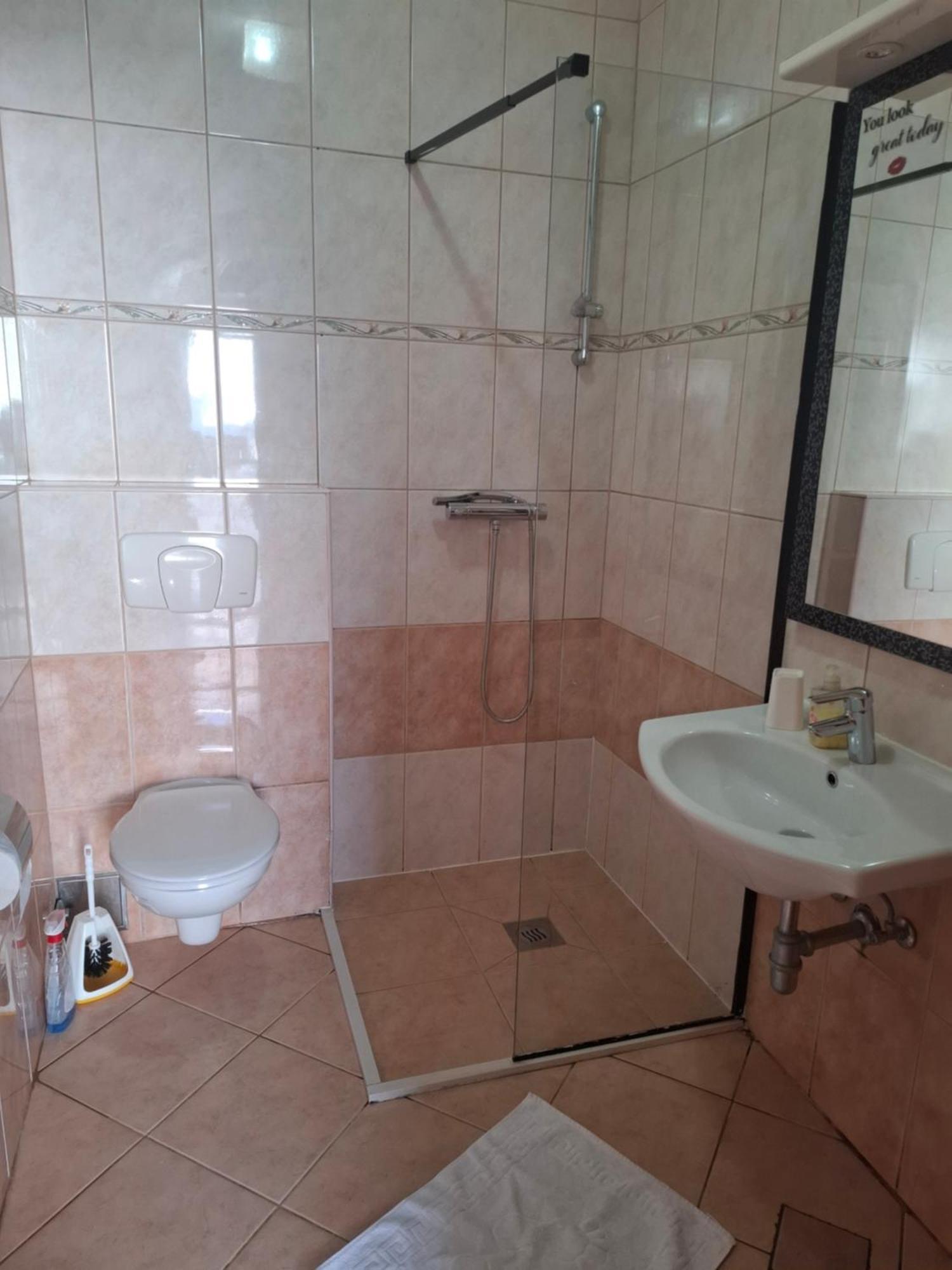Niki Apartament *